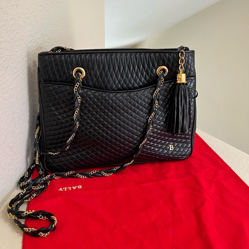 VINTAGE:Bally, Swiss designer lambskin‎ quilted black with gold hardware